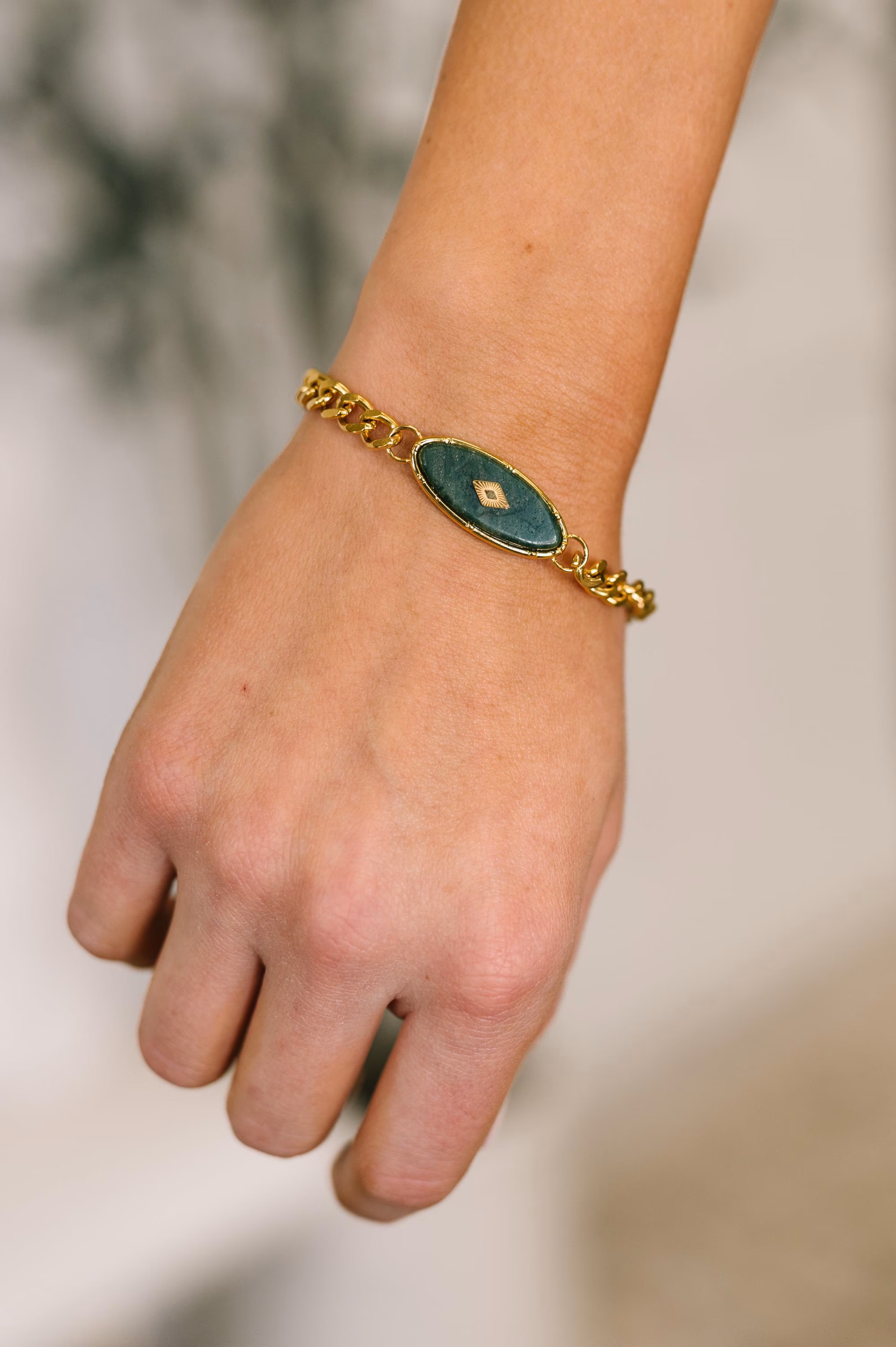 18K Gold Bangle in Jade Bracelet